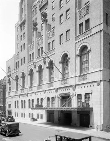 Vue du bâtiment qui abrite le Al Roon's Health Club, 73rd street, New York